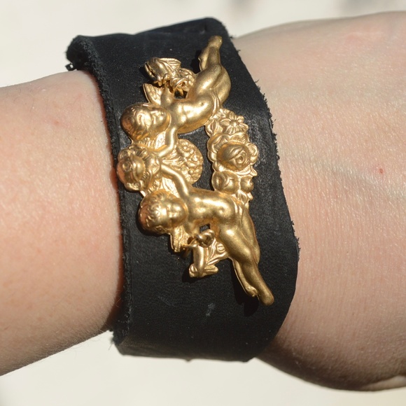 Baroque Cherub Black Real Leather Cuff Bracelet - Picture 2 of 8
